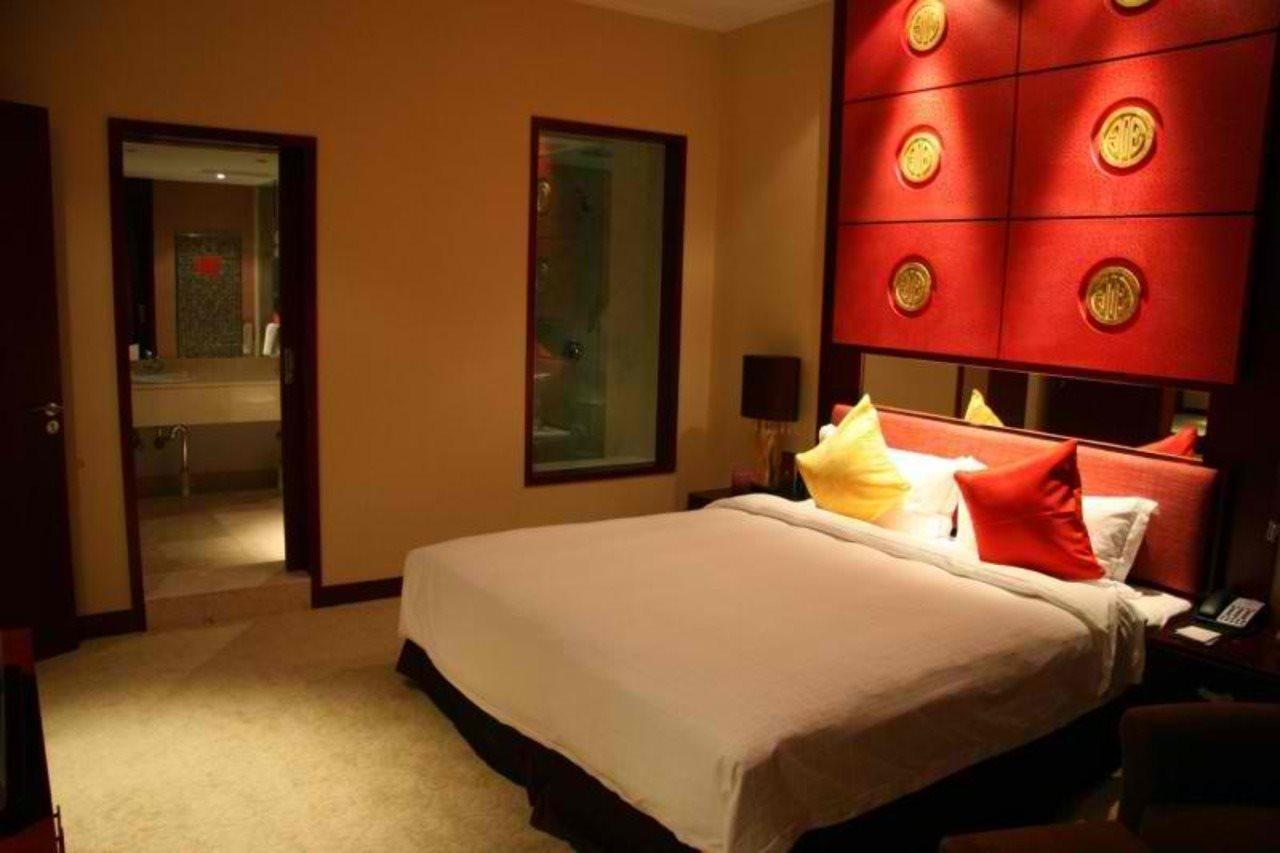 Grand Soluxe Hotel Dunhuang Exterior photo