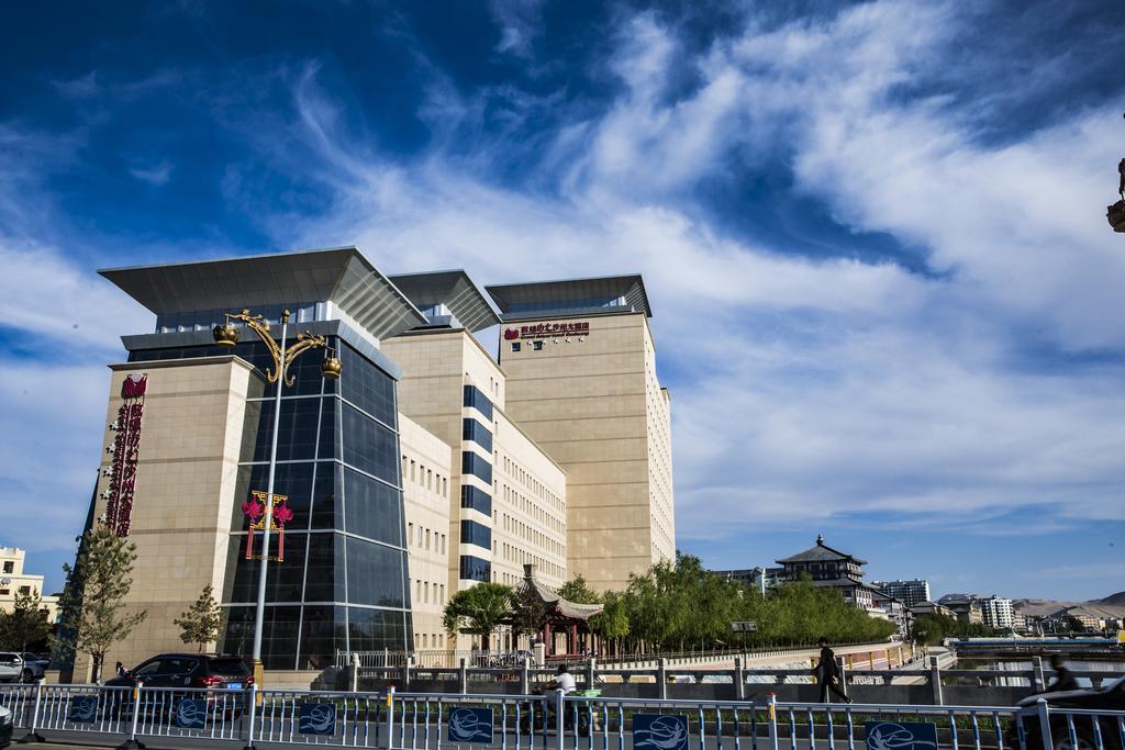Grand Soluxe Hotel Dunhuang Exterior photo